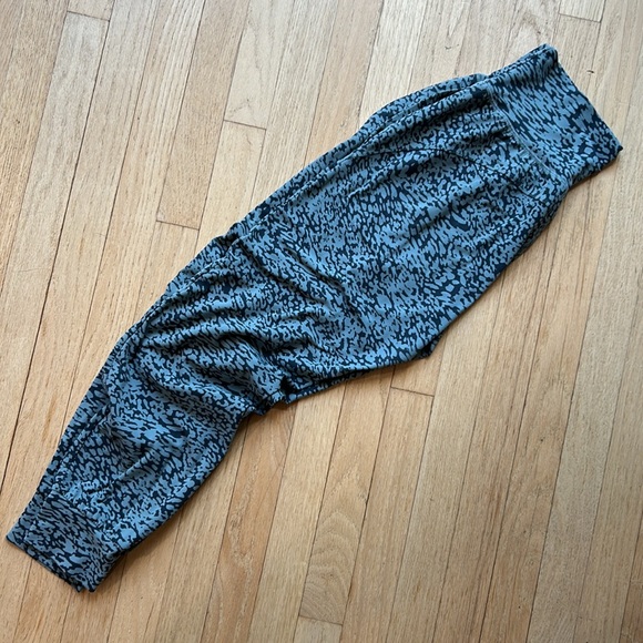 Athleta salutation joggers size M - Picture 4 of 4